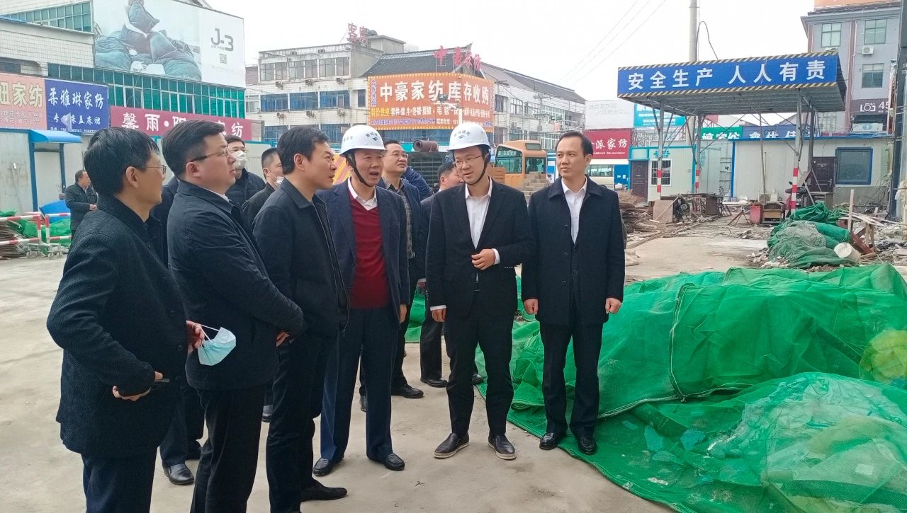 南通市家紡市場(chǎng)協(xié)同發(fā)展領(lǐng)導(dǎo)小組組長(zhǎng)、副市長(zhǎng)潘建華在園區(qū)視察